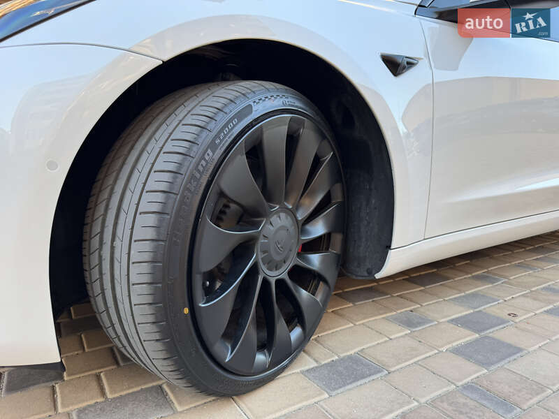 Седан Tesla Model 3 2022 в Измаиле