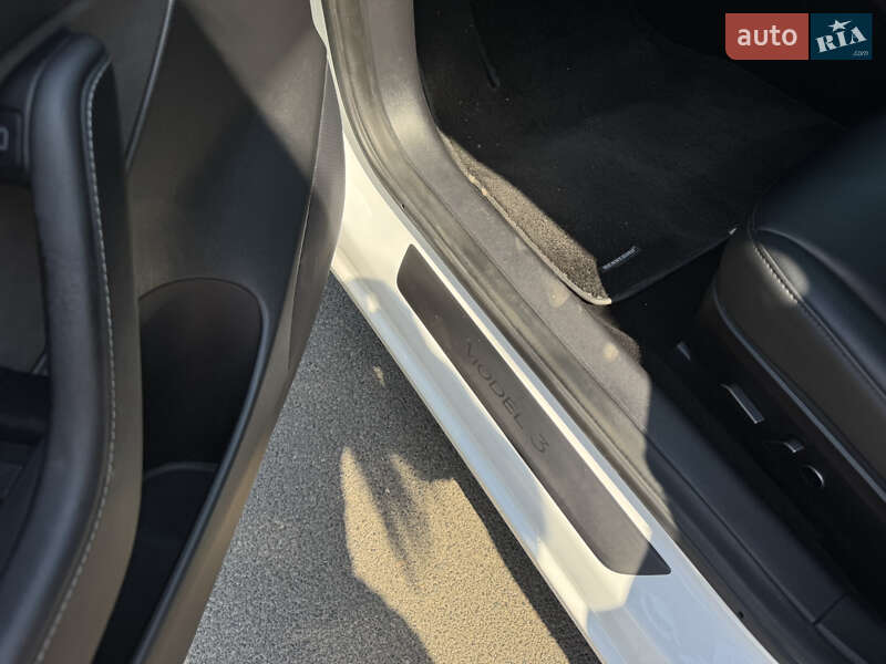 Седан Tesla Model 3 2022 в Измаиле