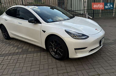 Седан Tesla Model 3 2019 в Рівному