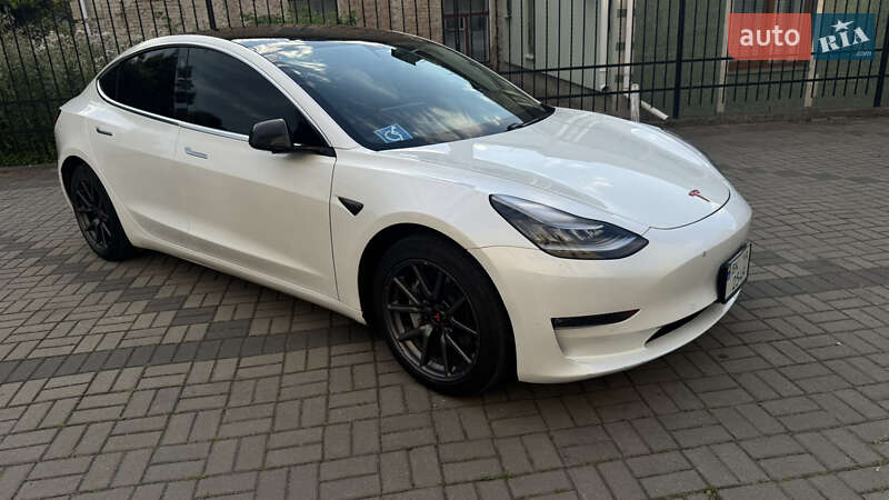Седан Tesla Model 3 2019 в 