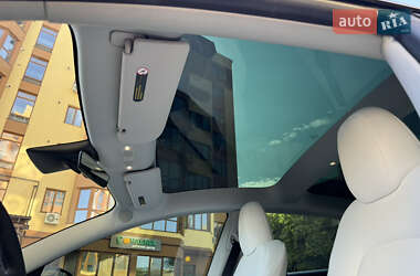 Седан Tesla Model 3 2023 в 