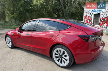 Седан Tesla Model 3 2022 в 