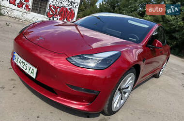 Седан Tesla Model 3 2022 в 