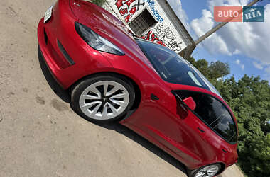 Седан Tesla Model 3 2022 в 