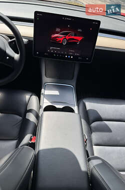 Седан Tesla Model 3 2022 в 