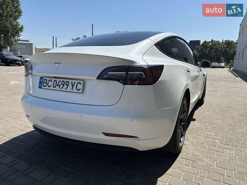 Седан Tesla Model 3 2022 в Львові
