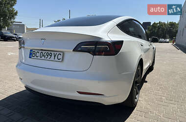 Седан Tesla Model 3 2022 в 