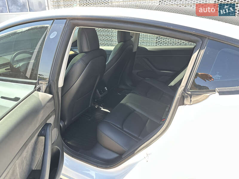 Седан Tesla Model 3 2022 в Львові