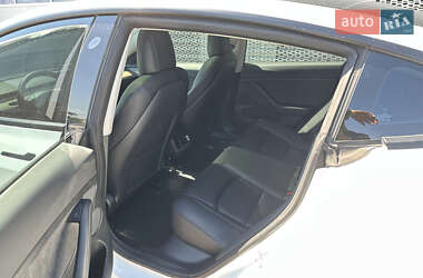 Седан Tesla Model 3 2022 в 
