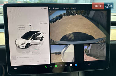 Седан Tesla Model 3 2022 в 