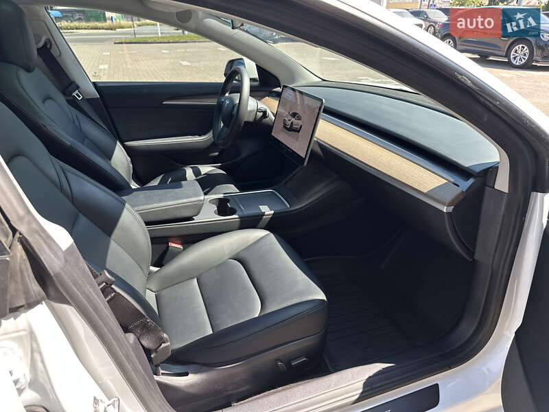 Седан Tesla Model 3 2022 в Львові
