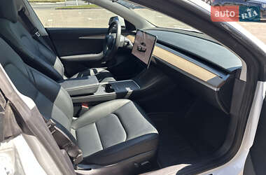 Седан Tesla Model 3 2022 в 