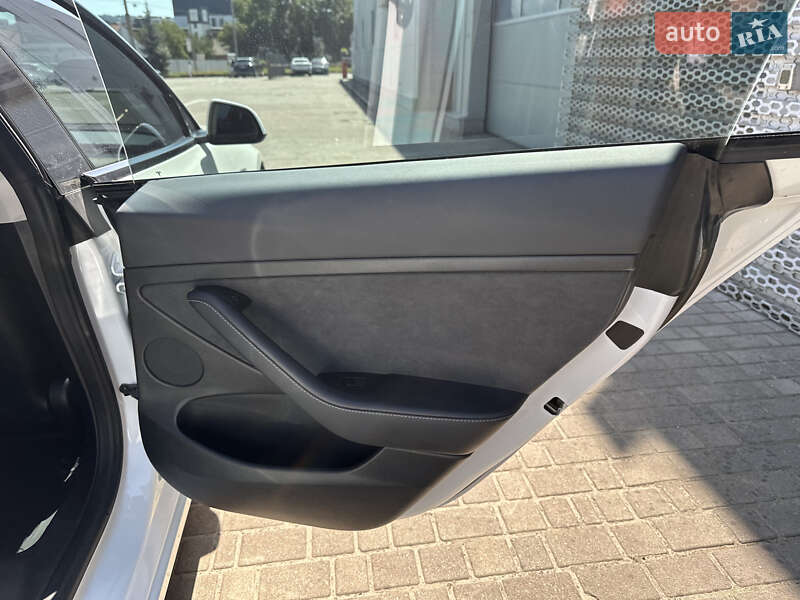 Седан Tesla Model 3 2022 в Львові