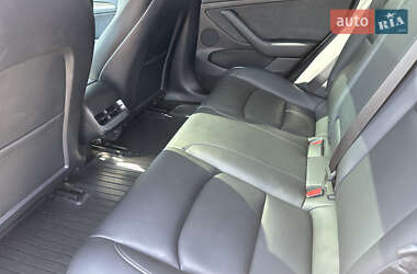 Седан Tesla Model 3 2022 в 