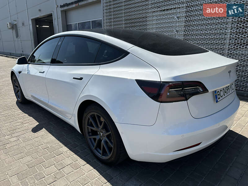 Седан Tesla Model 3 2022 в Львові
