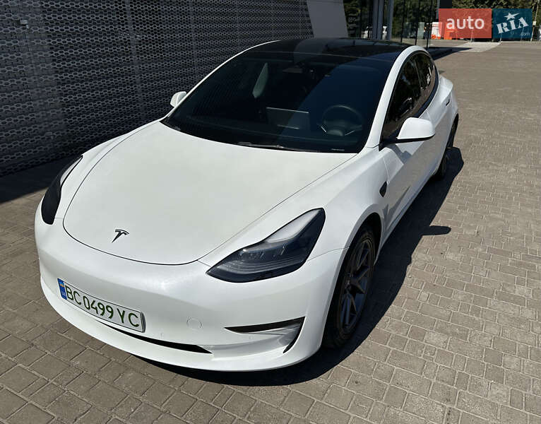 Седан Tesla Model 3 2022 в Львові