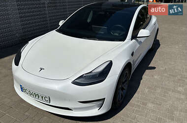 Седан Tesla Model 3 2022 в 