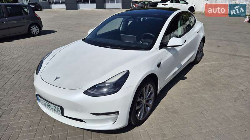Tesla Model 3 2022