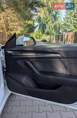 Седан Tesla Model 3 2022 в 