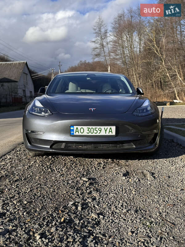 Седан Tesla Model 3 2022 в Ужгороді