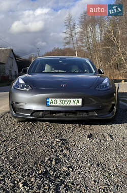 Седан Tesla Model 3 2022 в 