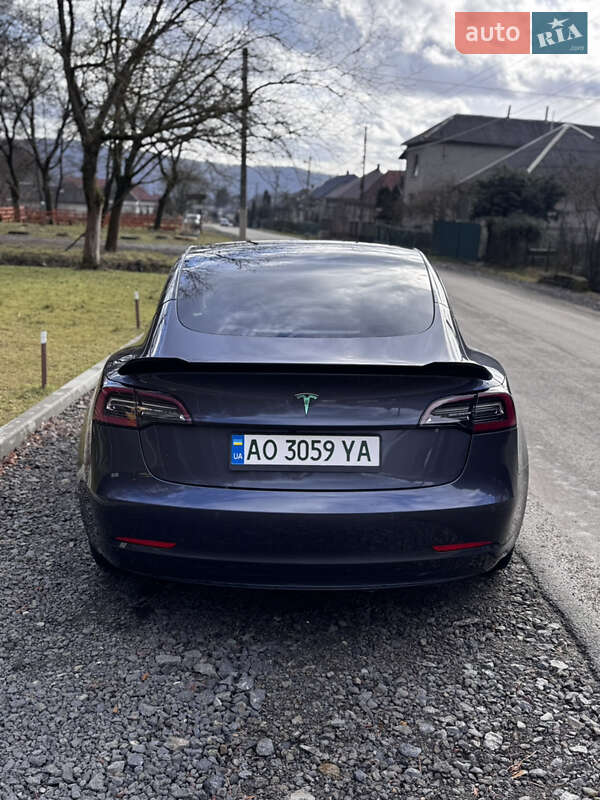 Седан Tesla Model 3 2022 в Ужгороді