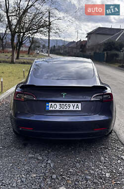 Седан Tesla Model 3 2022 в 