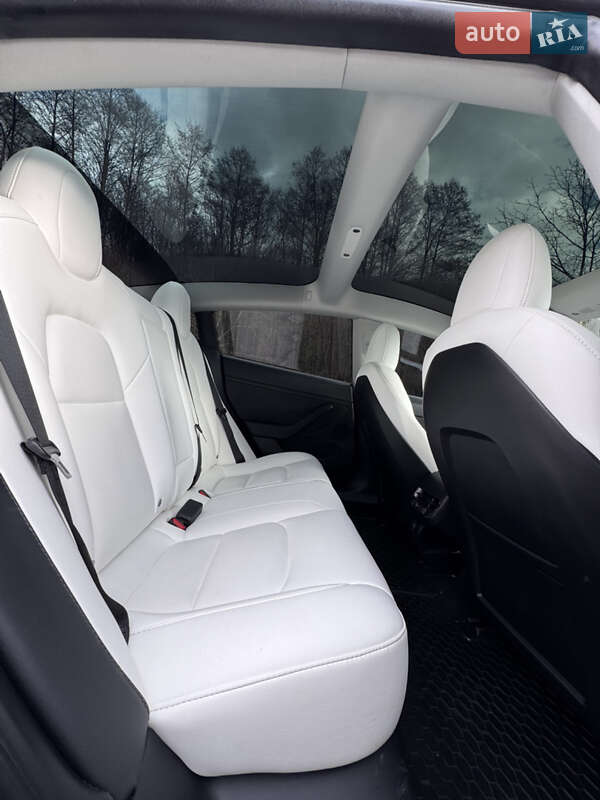 Седан Tesla Model 3 2022 в Ужгороді
