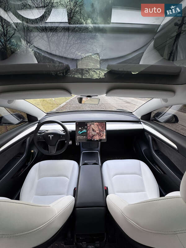 Седан Tesla Model 3 2022 в Ужгороді