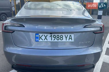 Седан Tesla Model 3 2024 в 