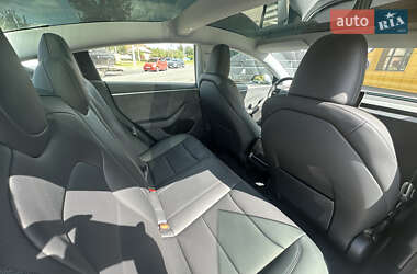 Седан Tesla Model 3 2024 в 