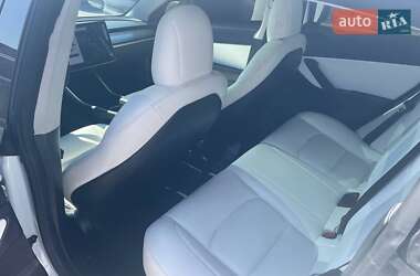 Седан Tesla Model 3 2020 в Львове