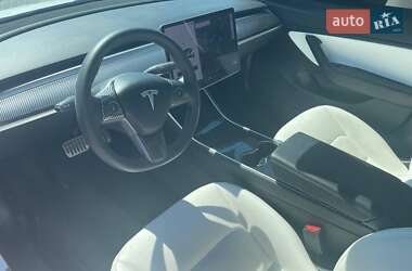 Седан Tesla Model 3 2020 в 