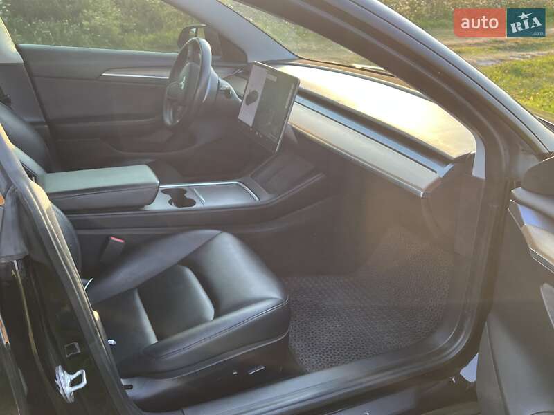 Седан Tesla Model 3 2021 в Луцке