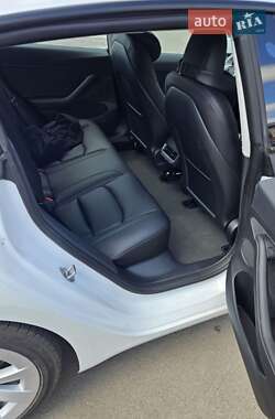 Седан Tesla Model 3 2023 в 