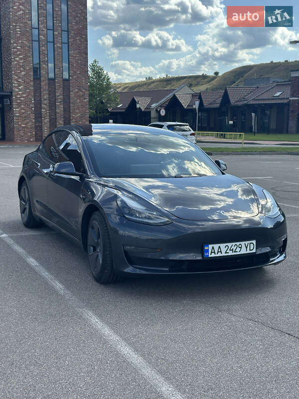 Седан Tesla Model 3 2021 в 