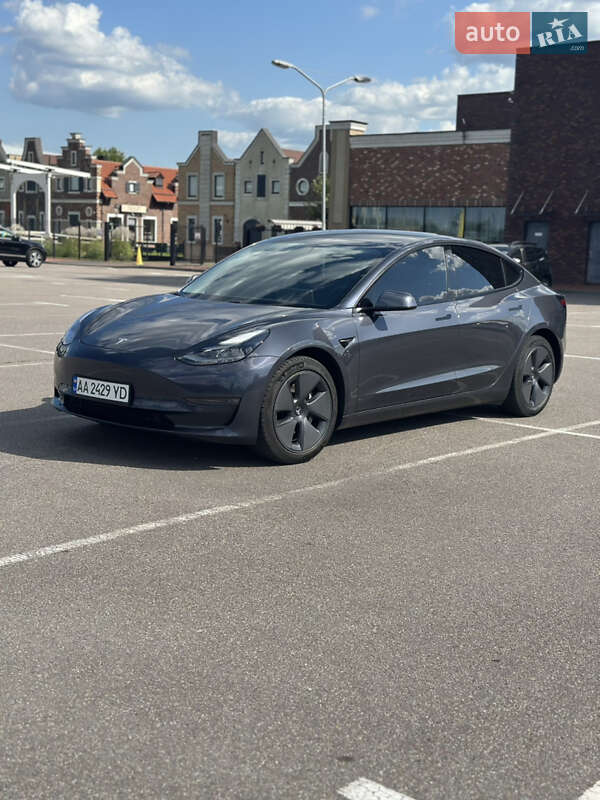 Седан Tesla Model 3 2021 в Києві