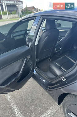 Седан Tesla Model 3 2021 в 