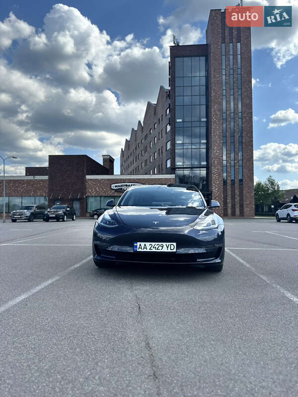 Седан Tesla Model 3 2021 в Києві