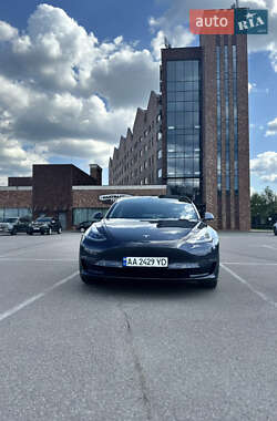 Седан Tesla Model 3 2021 в 