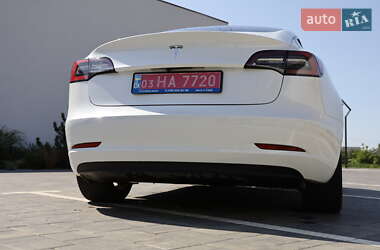 Седан Tesla Model 3 2021 в 