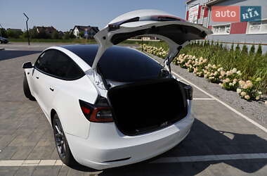 Седан Tesla Model 3 2021 в 