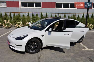 Седан Tesla Model 3 2021 в 
