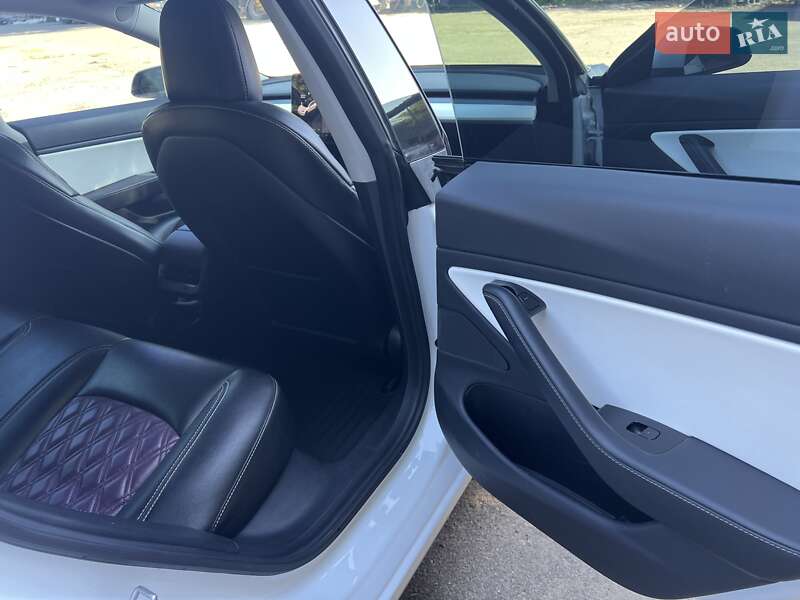 Седан Tesla Model 3 2019 в Білій Церкві