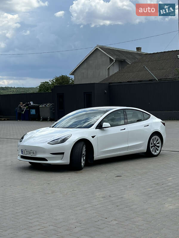 Седан Tesla Model 3 2022 в Чернівцях