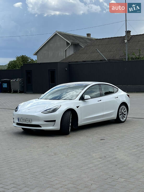 Седан Tesla Model 3 2022 в Чернівцях