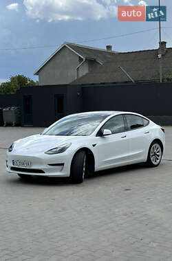 Седан Tesla Model 3 2022 в 