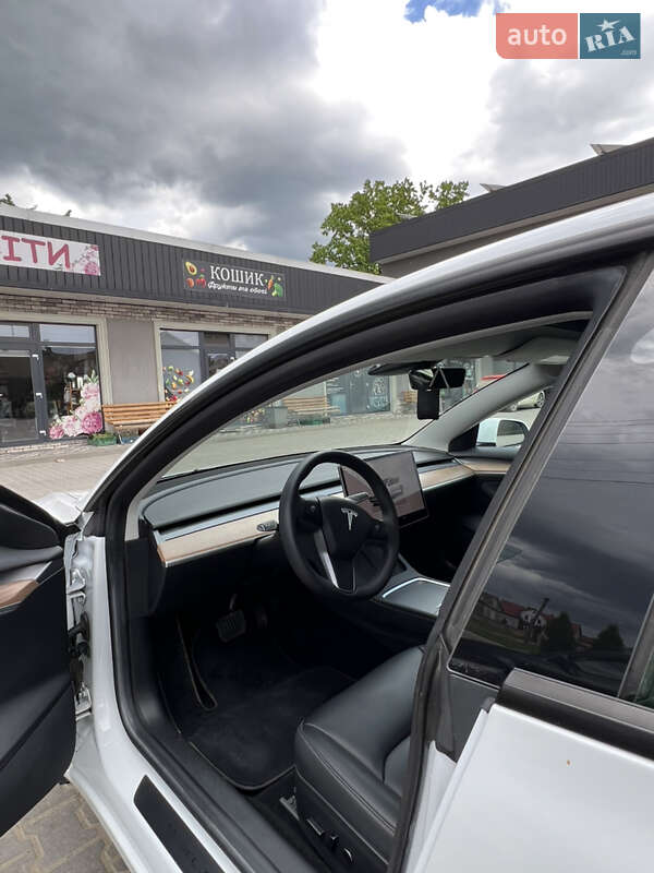 Седан Tesla Model 3 2022 в Чернівцях