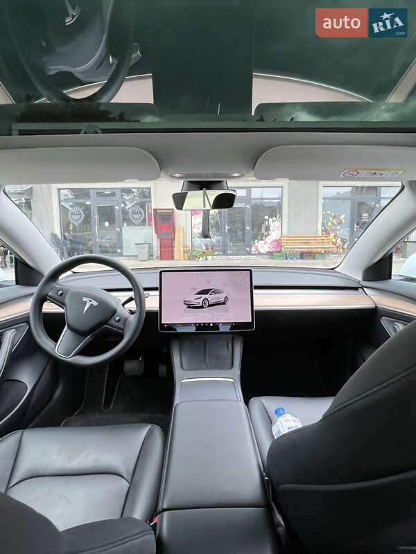 Седан Tesla Model 3 2022 в Чернівцях
