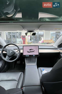 Седан Tesla Model 3 2022 в 